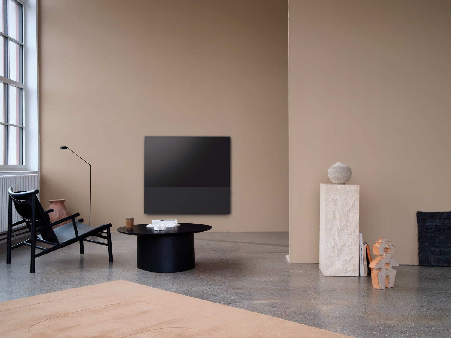1-Canvas_55_black_wall